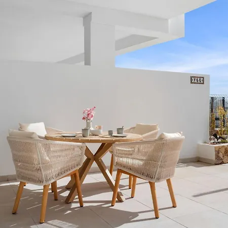 דירה Vivi Homes - Bay - Pool - Gym - Big Terrace פואנגירולה