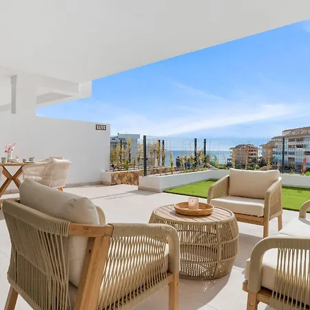 Vivi Homes - Bay - Pool - Gym - Big Terrace פואנגירולה