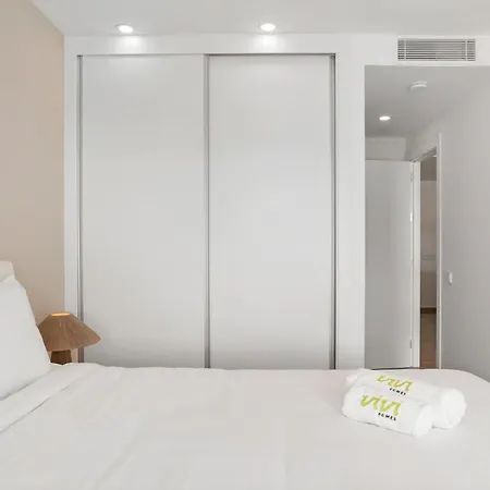 Vivi Homes - Bay - Pool - Gym - Big Terrace 아파트 푸엔히롤라