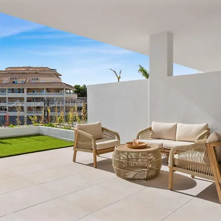 Vivi Homes - Bay - Pool - Gym - Big Terrace Apartment *