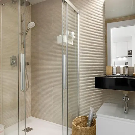 Vivi Homes - Bay - Pool - Gym - Big Terrace Apartment *