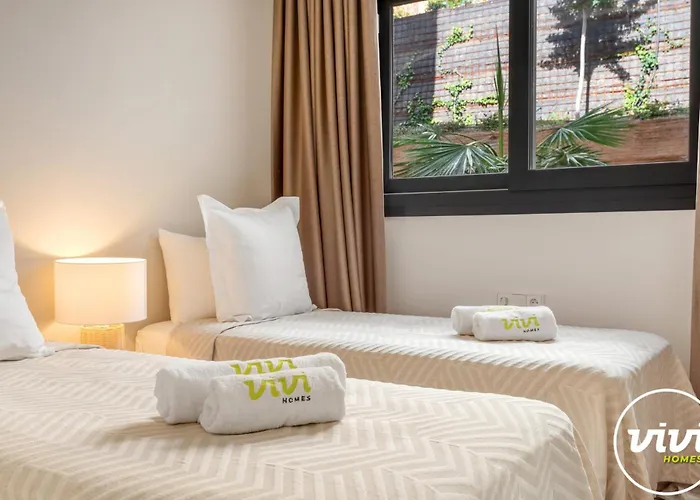 Vivi Homes - Bay - Pool - Gym - Big Terrace Apartment *